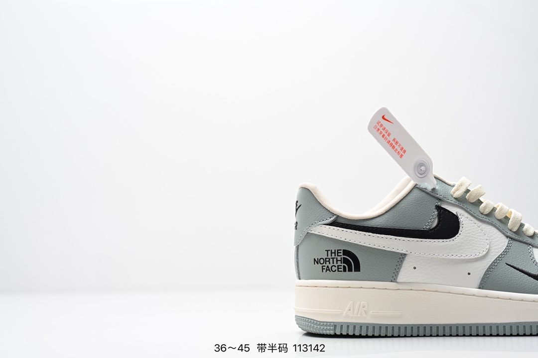 💰250
Nike Air Force 1 Low 07
原楦头原纸板 打造纯正低帮空军版型
专注外贸渠道 全掌内置蜂窝气垫 
原盒配件 原厂中底钢印、拉帮完美 
官方货号:ZH0316-016
Size:36 36.5 37.5 38 38.5 39 40 40.5 41 42 42.5 43 44 45
ID:113142