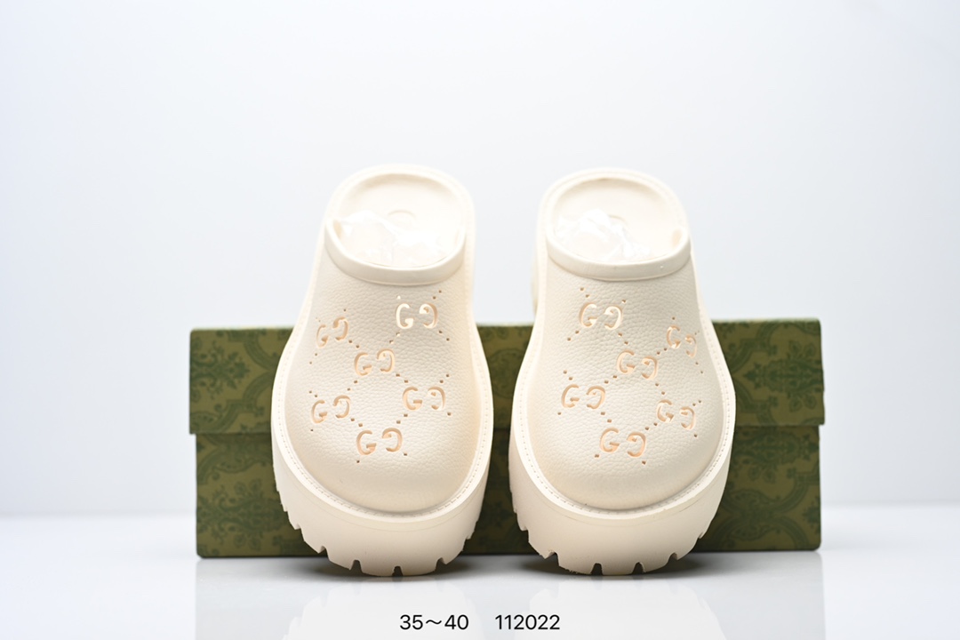 💰150
❗️经典意大利时装奢饰品牌·古驰GUCCI Elea Logo Slip On Sandal 埃利亚系列夏穆勒风季沙滩涉水百搭潮流休闲运动洞洞包头露跟拖鞋式凉鞋663577 JFB00 9022

码数：35 36 37 38 39 40
编号：112022