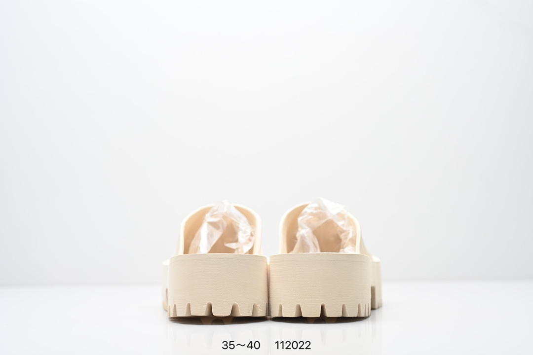 💰150
❗️经典意大利时装奢饰品牌·古驰GUCCI Elea Logo Slip On Sandal 埃利亚系列夏穆勒风季沙滩涉水百搭潮流休闲运动洞洞包头露跟拖鞋式凉鞋663577 JFB00 9022

码数：35 36 37 38 39 40
编号：112022
