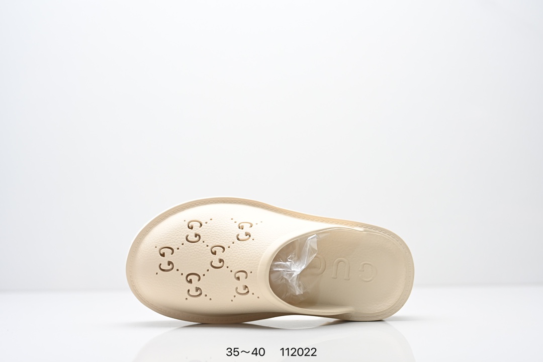 💰150
❗️经典意大利时装奢饰品牌·古驰GUCCI Elea Logo Slip On Sandal 埃利亚系列夏穆勒风季沙滩涉水百搭潮流休闲运动洞洞包头露跟拖鞋式凉鞋663577 JFB00 9022

码数：35 36 37 38 39 40
编号：112022