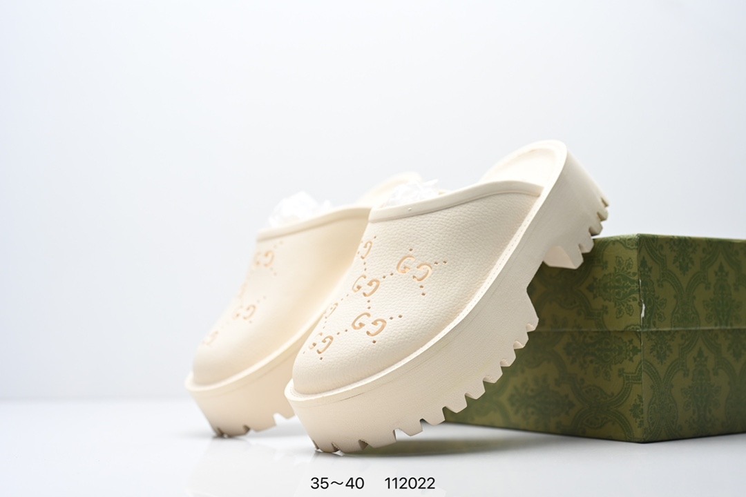 💰150
❗️经典意大利时装奢饰品牌·古驰GUCCI Elea Logo Slip On Sandal 埃利亚系列夏穆勒风季沙滩涉水百搭潮流休闲运动洞洞包头露跟拖鞋式凉鞋663577 JFB00 9022

码数：35 36 37 38 39 40
编号：112022