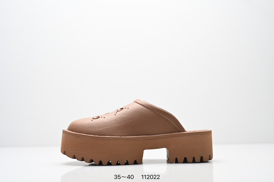 💰150
❗️经典意大利时装奢饰品牌·古驰GUCCI Elea Logo Slip On Sandal 埃利亚系列夏穆勒风季沙滩涉水百搭潮流休闲运动洞洞包头露跟拖鞋式凉鞋663577 JFB00 9022

码数：35 36 37 38 39 40
编号：112022