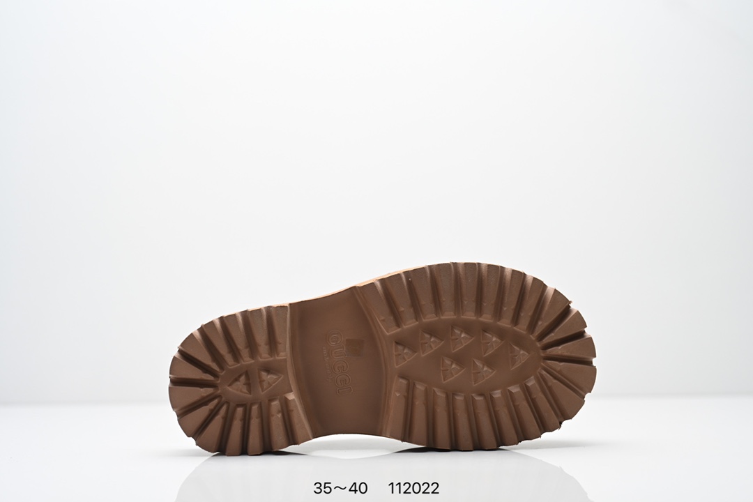 💰150
❗️经典意大利时装奢饰品牌·古驰GUCCI Elea Logo Slip On Sandal 埃利亚系列夏穆勒风季沙滩涉水百搭潮流休闲运动洞洞包头露跟拖鞋式凉鞋663577 JFB00 9022

码数：35 36 37 38 39 40
编号：112022