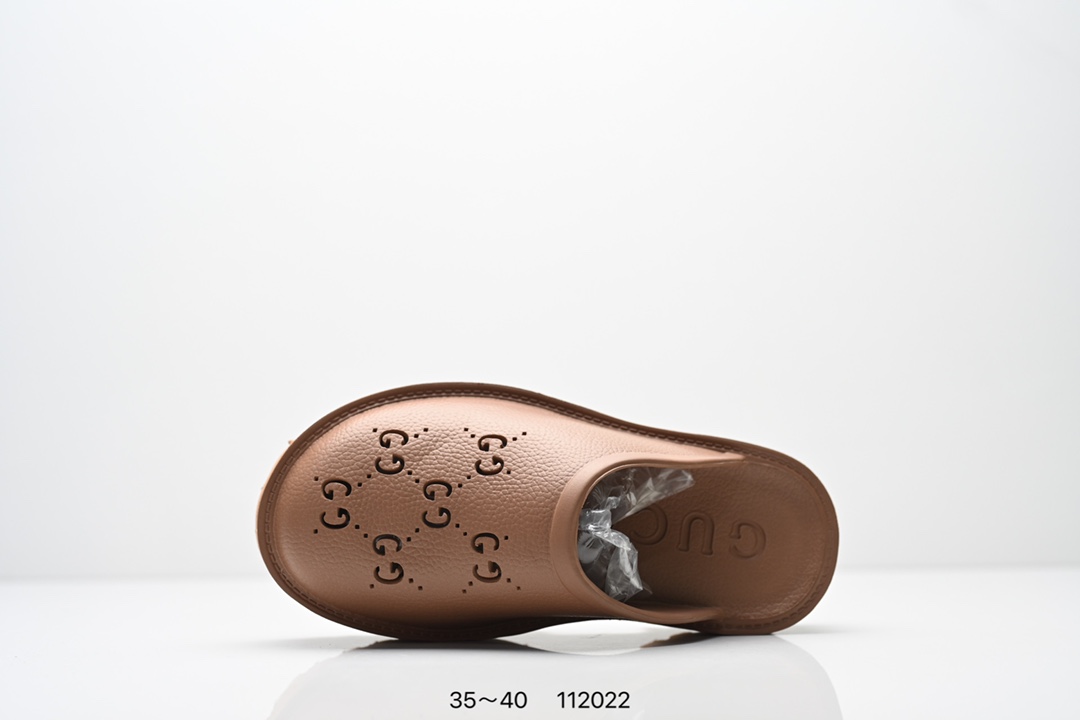 💰150
❗️经典意大利时装奢饰品牌·古驰GUCCI Elea Logo Slip On Sandal 埃利亚系列夏穆勒风季沙滩涉水百搭潮流休闲运动洞洞包头露跟拖鞋式凉鞋663577 JFB00 9022

码数：35 36 37 38 39 40
编号：112022