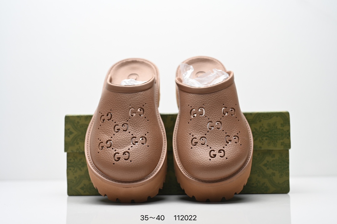 💰150
❗️经典意大利时装奢饰品牌·古驰GUCCI Elea Logo Slip On Sandal 埃利亚系列夏穆勒风季沙滩涉水百搭潮流休闲运动洞洞包头露跟拖鞋式凉鞋663577 JFB00 9022

码数：35 36 37 38 39 40
编号：112022