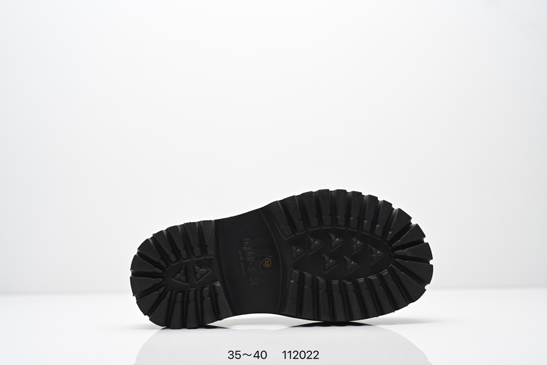 集合💰150
❗️经典意大利时装奢饰品牌·古驰GUCCI Elea Logo Slip On Sandal 埃利亚系列夏穆勒风季沙滩涉水百搭潮流休闲运动洞洞包头露跟拖鞋式凉鞋663577 JFB00 9022

码数：35 36 37 38 39 40
编号：112022