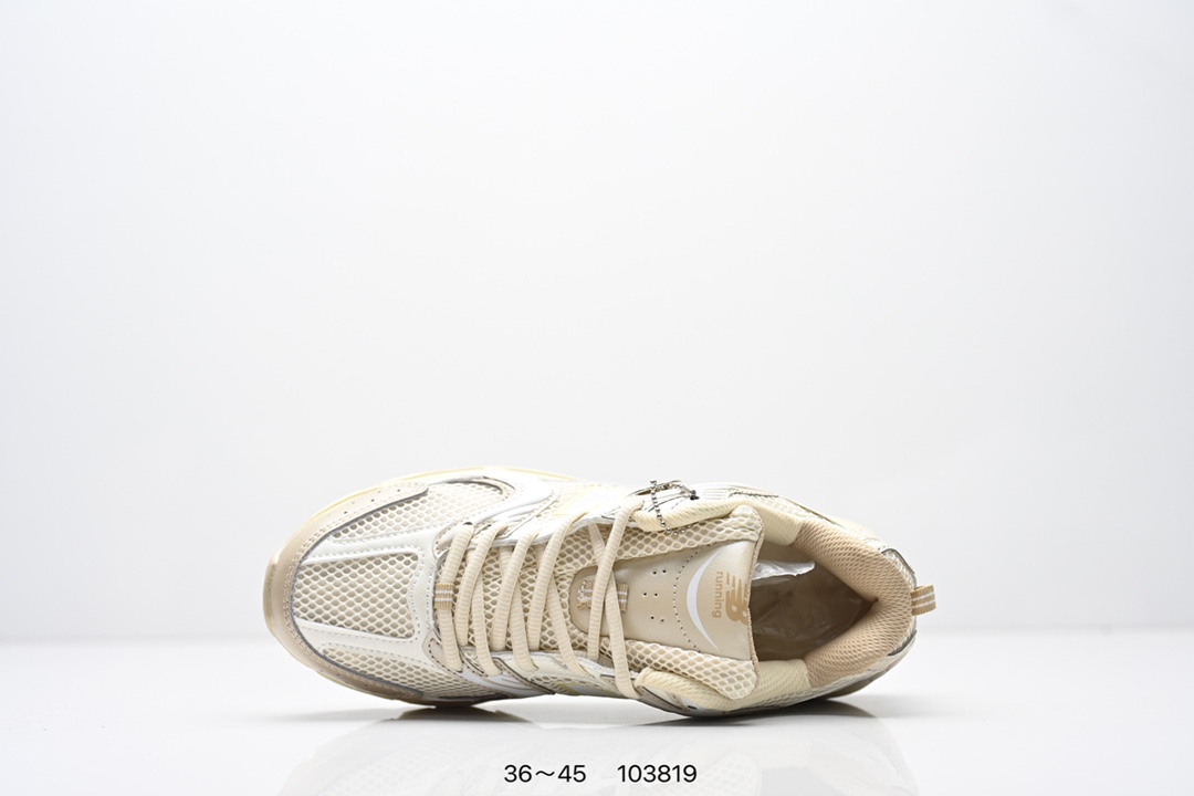 💰135
✅新百伦 NB530 New Balance 530 复跑古鞋NB530这鞋双确实是NB家经复典古款式之一，以全科新技诠释，成打功造530鞋款。鞋面保在持530基本线条和片层构结的同时，采更用为简洁、流畅设的计语言  
货号:MR530SG
编号：103819
尺码：36～45
