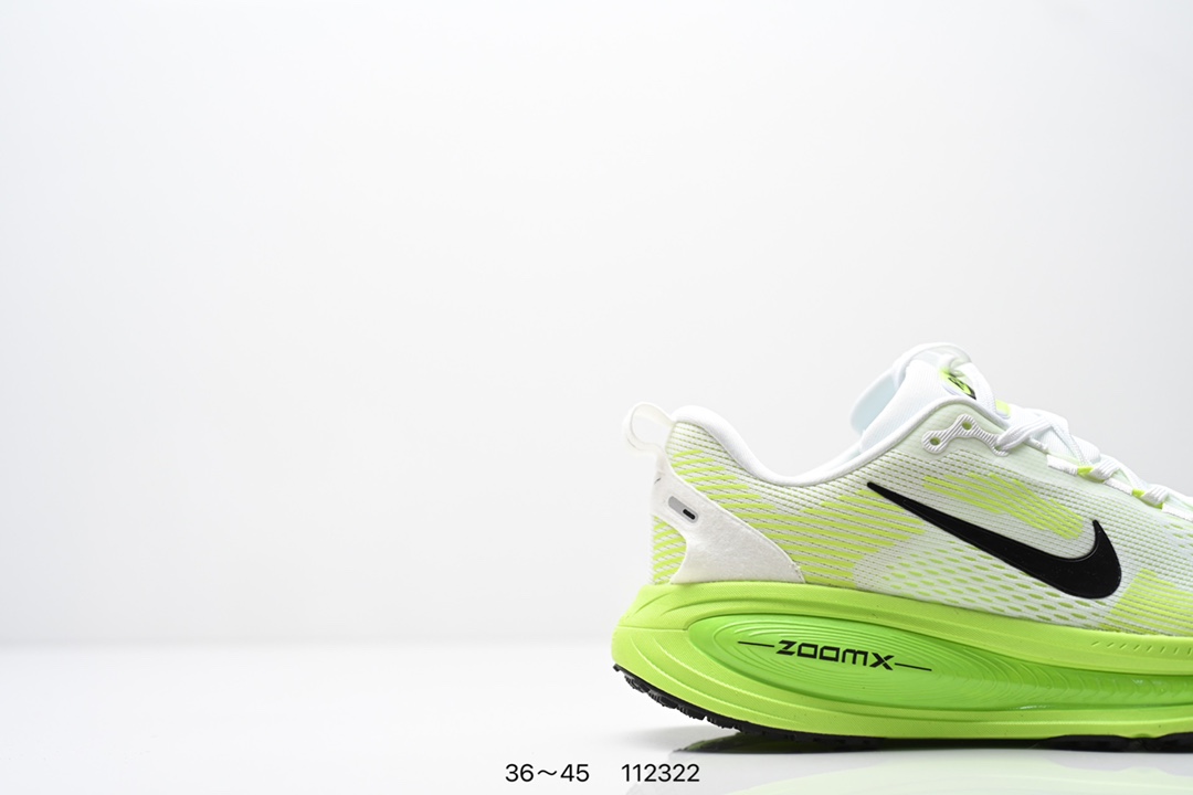 💰160
Nike Air Zoom Vomero 18 登月18 2025新款缓震休闲跑鞋 原鞋开发 内置全新缓震Zoom
气垫货号：HM6804 105   HQ2157 003
编码:112322
尺码；看图所示