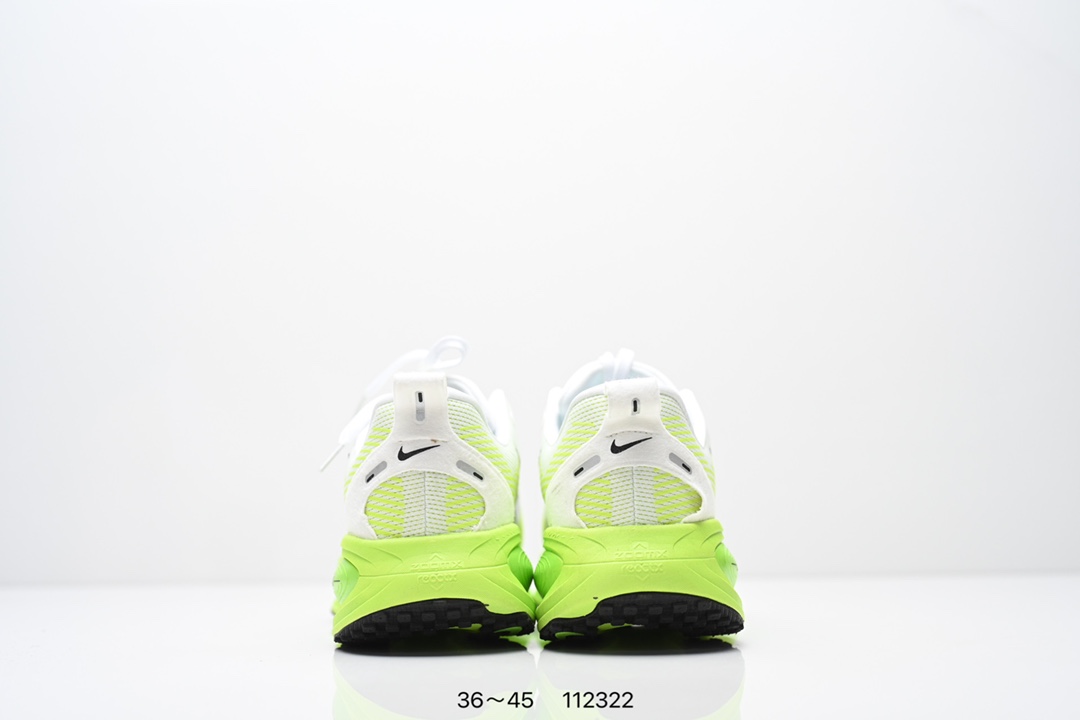 💰160
Nike Air Zoom Vomero 18 登月18 2025新款缓震休闲跑鞋 原鞋开发 内置全新缓震Zoom
气垫货号：HM6804 105   HQ2157 003
编码:112322
尺码；看图所示
