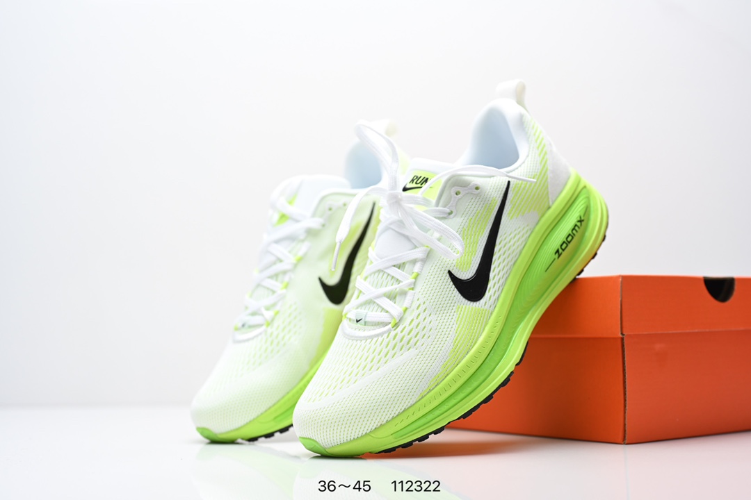 💰160
Nike Air Zoom Vomero 18 登月18 2025新款缓震休闲跑鞋 原鞋开发 内置全新缓震Zoom
气垫货号：HM6804 105   HQ2157 003
编码:112322
尺码；看图所示