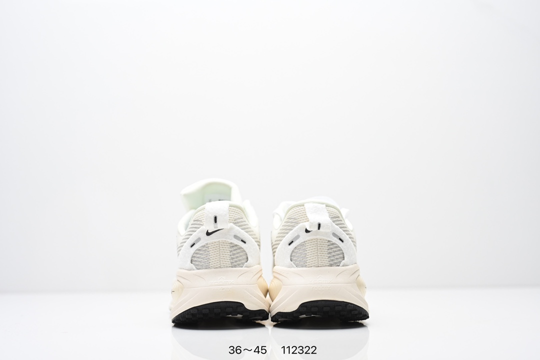 💰160
Nike Air Zoom Vomero 18 登月18 2025新款缓震休闲跑鞋 原鞋开发 内置全新缓震Zoom
气垫货号：HM6804 105   HQ2157 003
编码:112322
尺码；看图所示
