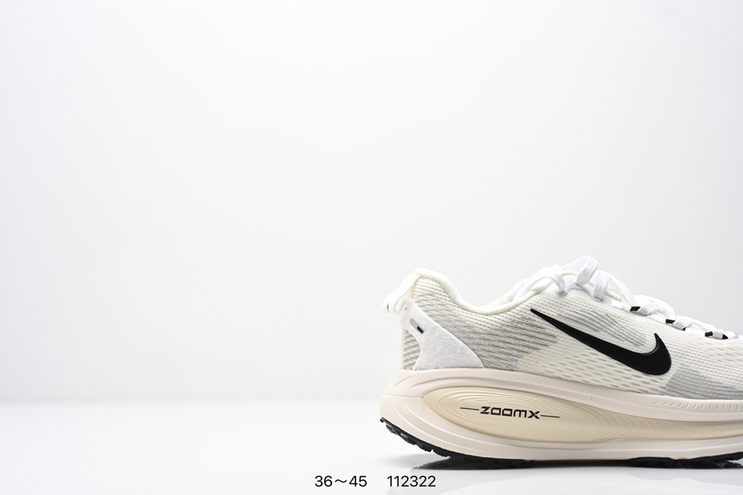 💰160
Nike Air Zoom Vomero 18 登月18 2025新款缓震休闲跑鞋 原鞋开发 内置全新缓震Zoom
气垫货号：HM6804 105   HQ2157 003
编码:112322
尺码；看图所示