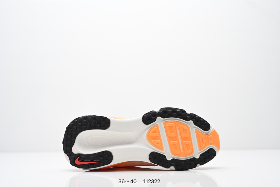 💰160
Nike Air Zoom Vomero 18 登月18 2025新款缓震休闲跑鞋 原鞋开发 内置全新缓震Zoom
气垫货号：HM6804 105   HQ2157 003
编码:112322
尺码；看图所示