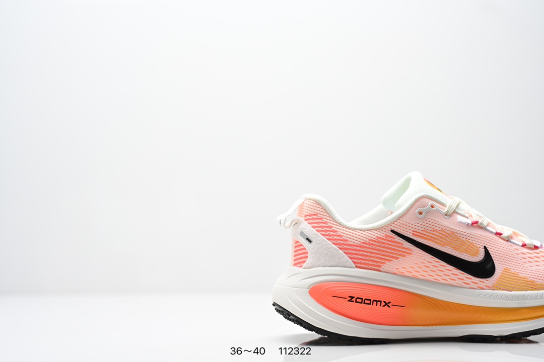 💰160
Nike Air Zoom Vomero 18 登月18 2025新款缓震休闲跑鞋 原鞋开发 内置全新缓震Zoom
气垫货号：HM6804 105   HQ2157 003
编码:112322
尺码；看图所示