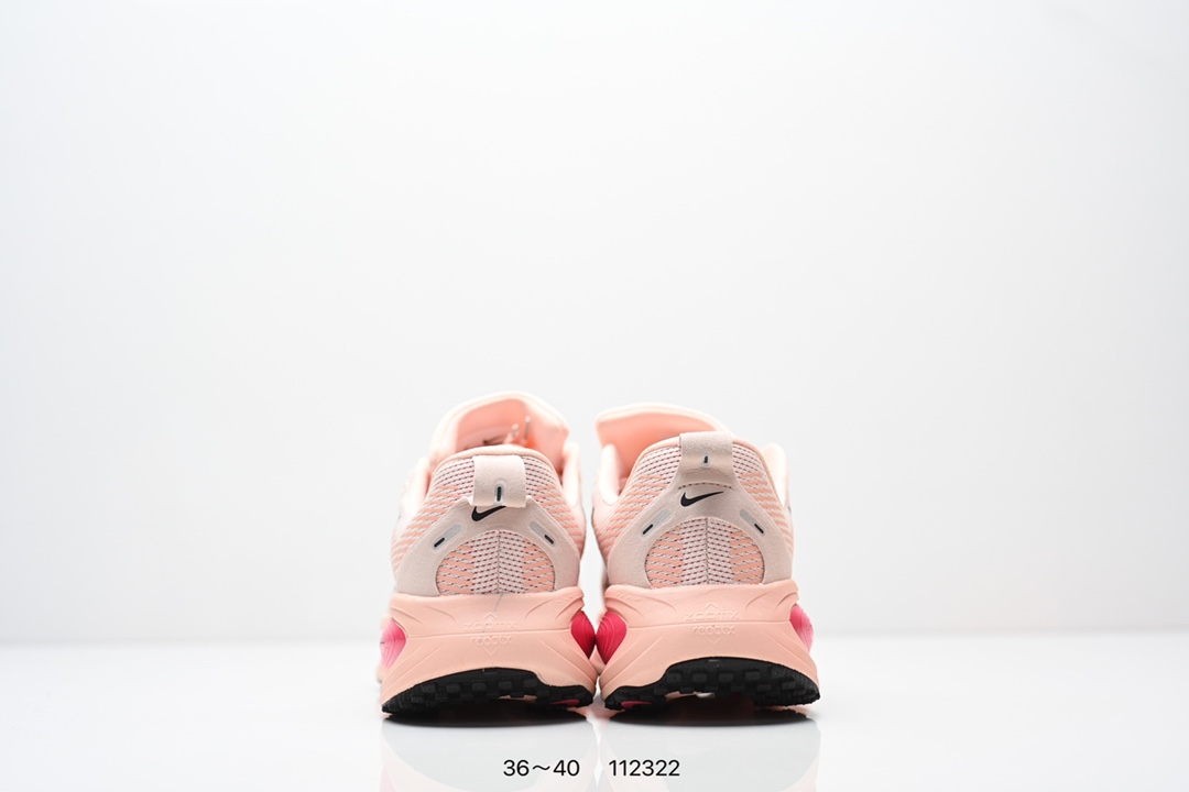  💰210
Nike Air Zoom Vomero 18 登月18 2025新款缓震休闲跑鞋 原鞋开发 内置全新缓震Zoom
气垫货号：M6804 105   Q2157 003
编码:112322
尺码；看图所示