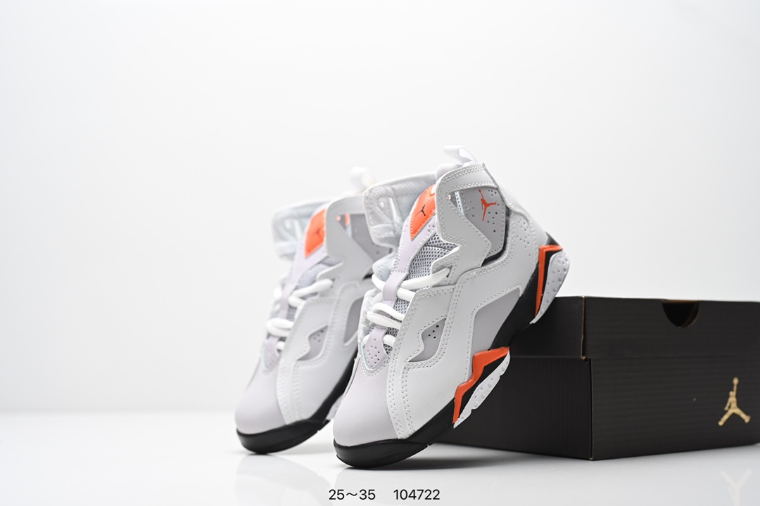 图片[9]-童鞋 Travis Scott Air Jordan 6 British Khaki 夜光反光篮球鞋 全新的 Travis Scott x Air Jordan 6 采用了不同于前作的翻毛皮材质，以棕色色调贯穿全身。红色 Jumpman Logo 居中点缀，鞋舌侧边缀有 Travis Scott Logo，并且极具工装韵味，很好穿搭极具街头辨识度。细节设计与此前大不相同，鞋帮内侧位置以拉链设计妆点，中底上缀有 Travis Scott 经典的笑脸 Logo。最后以乳白色水晶大底收尾，并缀以笑脸 Logo 和镜像的 Travis Scott 字样，完善整体造型设计。 货号：DH0690-200 尺码：25～35-选品中心