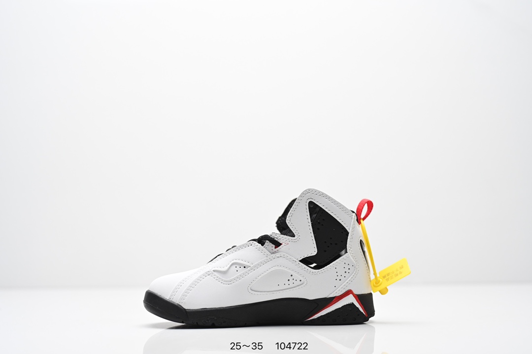 图片[3]-童鞋 Travis Scott Air Jordan 6 British Khaki 夜光反光篮球鞋 全新的 Travis Scott x Air Jordan 6 采用了不同于前作的翻毛皮材质，以棕色色调贯穿全身。红色 Jumpman Logo 居中点缀，鞋舌侧边缀有 Travis Scott Logo，并且极具工装韵味，很好穿搭极具街头辨识度。细节设计与此前大不相同，鞋帮内侧位置以拉链设计妆点，中底上缀有 Travis Scott 经典的笑脸 Logo。最后以乳白色水晶大底收尾，并缀以笑脸 Logo 和镜像的 Travis Scott 字样，完善整体造型设计。 货号：DH0690-200 尺码：25～35-选品中心