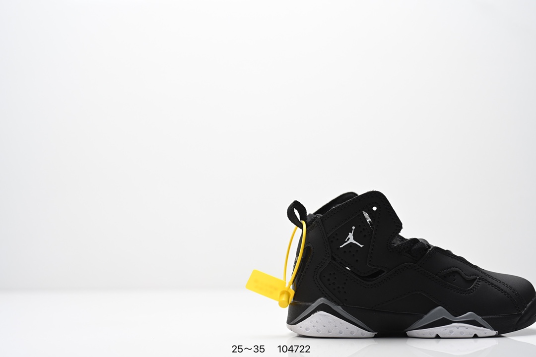 图片[2]-童鞋 Travis Scott Air Jordan 6 British Khaki 夜光反光篮球鞋 全新的 Travis Scott x Air Jordan 6 采用了不同于前作的翻毛皮材质，以棕色色调贯穿全身。红色 Jumpman Logo 居中点缀，鞋舌侧边缀有 Travis Scott Logo，并且极具工装韵味，很好穿搭极具街头辨识度。细节设计与此前大不相同，鞋帮内侧位置以拉链设计妆点，中底上缀有 Travis Scott 经典的笑脸 Logo。最后以乳白色水晶大底收尾，并缀以笑脸 Logo 和镜像的 Travis Scott 字样，完善整体造型设计。 货号：DH0690-200 尺码：25～35-选品中心