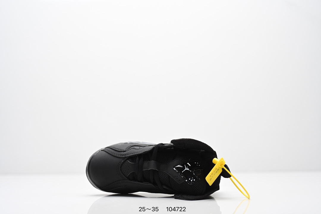 图片[4]-童鞋 Travis Scott Air Jordan 6 British Khaki 夜光反光篮球鞋 全新的 Travis Scott x Air Jordan 6 采用了不同于前作的翻毛皮材质，以棕色色调贯穿全身。红色 Jumpman Logo 居中点缀，鞋舌侧边缀有 Travis Scott Logo，并且极具工装韵味，很好穿搭极具街头辨识度。细节设计与此前大不相同，鞋帮内侧位置以拉链设计妆点，中底上缀有 Travis Scott 经典的笑脸 Logo。最后以乳白色水晶大底收尾，并缀以笑脸 Logo 和镜像的 Travis Scott 字样，完善整体造型设计。 货号：DH0690-200 尺码：25～35-选品中心