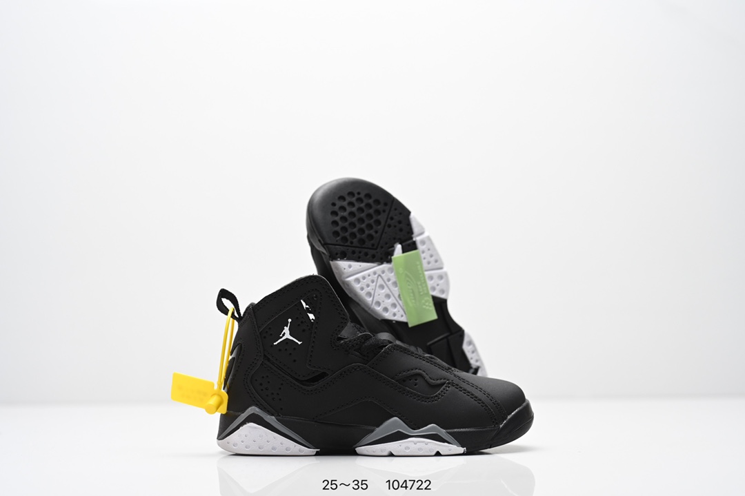 图片[5]-童鞋 Travis Scott Air Jordan 6 British Khaki 夜光反光篮球鞋 全新的 Travis Scott x Air Jordan 6 采用了不同于前作的翻毛皮材质，以棕色色调贯穿全身。红色 Jumpman Logo 居中点缀，鞋舌侧边缀有 Travis Scott Logo，并且极具工装韵味，很好穿搭极具街头辨识度。细节设计与此前大不相同，鞋帮内侧位置以拉链设计妆点，中底上缀有 Travis Scott 经典的笑脸 Logo。最后以乳白色水晶大底收尾，并缀以笑脸 Logo 和镜像的 Travis Scott 字样，完善整体造型设计。 货号：DH0690-200 尺码：25～35-选品中心