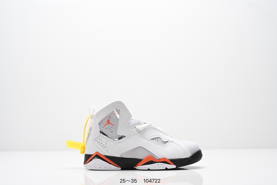 图片[3]-集合 童鞋 Travis Scott Air Jordan 6 British Khaki 夜光反光篮球鞋 全新的 Travis Scott x Air Jordan 6 采用了不同于前作的翻毛皮材质，以棕色色调贯穿全身。红色 Jumpman Logo 居中点缀，鞋舌侧边缀有 Travis Scott Logo，并且极具工装韵味，很好穿搭极具街头辨识度。细节设计与此前大不相同，鞋帮内侧位置以拉链设计妆点，中底上缀有 Travis Scott 经典的笑脸 Logo。最后以乳白色水晶大底收尾，并缀以笑脸 Logo 和镜像的 Travis Scott 字样，完善整体造型设计。 货号：DH0690-200 尺码：25～35-选品中心