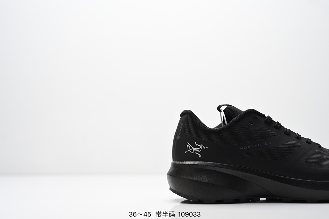 💰205
Arcteryx始祖鸟 NORVAN LD 3GTX 覆盖防水 低帮户外登山徒步鞋
特有的独立衬垫 穿着更合脚 带有Gore-Tex防水内衬 提供透气性和防风雨性能 同时内靴带有橡胶平底 与外靴分离后可单独作为营地鞋使用 鞋面为无缝层压拼接的4层结构 兼顾耐久和轻量 并提供足够的透气性 中底使用轻量的EVA泡沫制成 轻量柔软具有弹性 并吸收脚部作用力 Bora系列的Vibram大底通过不同模块的组合 使其具备了较好的支撑性和抓地力 在脚跟部位特别设计了Y型突起结构,稳定脚部动作 提升制动功能 适合徒步 登山等户外活动
尺码:36~45半
ID:109033