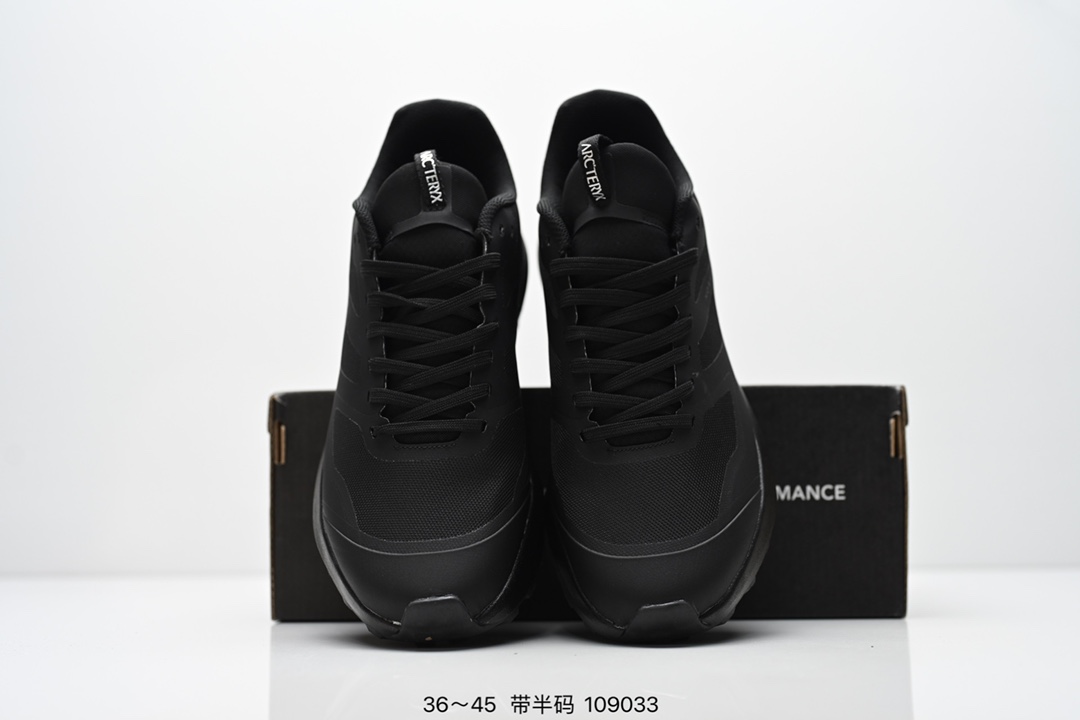 💰205
Arcteryx始祖鸟 NORVAN LD 3GTX 覆盖防水 低帮户外登山徒步鞋
特有的独立衬垫 穿着更合脚 带有Gore-Tex防水内衬 提供透气性和防风雨性能 同时内靴带有橡胶平底 与外靴分离后可单独作为营地鞋使用 鞋面为无缝层压拼接的4层结构 兼顾耐久和轻量 并提供足够的透气性 中底使用轻量的EVA泡沫制成 轻量柔软具有弹性 并吸收脚部作用力 Bora系列的Vibram大底通过不同模块的组合 使其具备了较好的支撑性和抓地力 在脚跟部位特别设计了Y型突起结构,稳定脚部动作 提升制动功能 适合徒步 登山等户外活动
尺码:36~45半
ID:109033