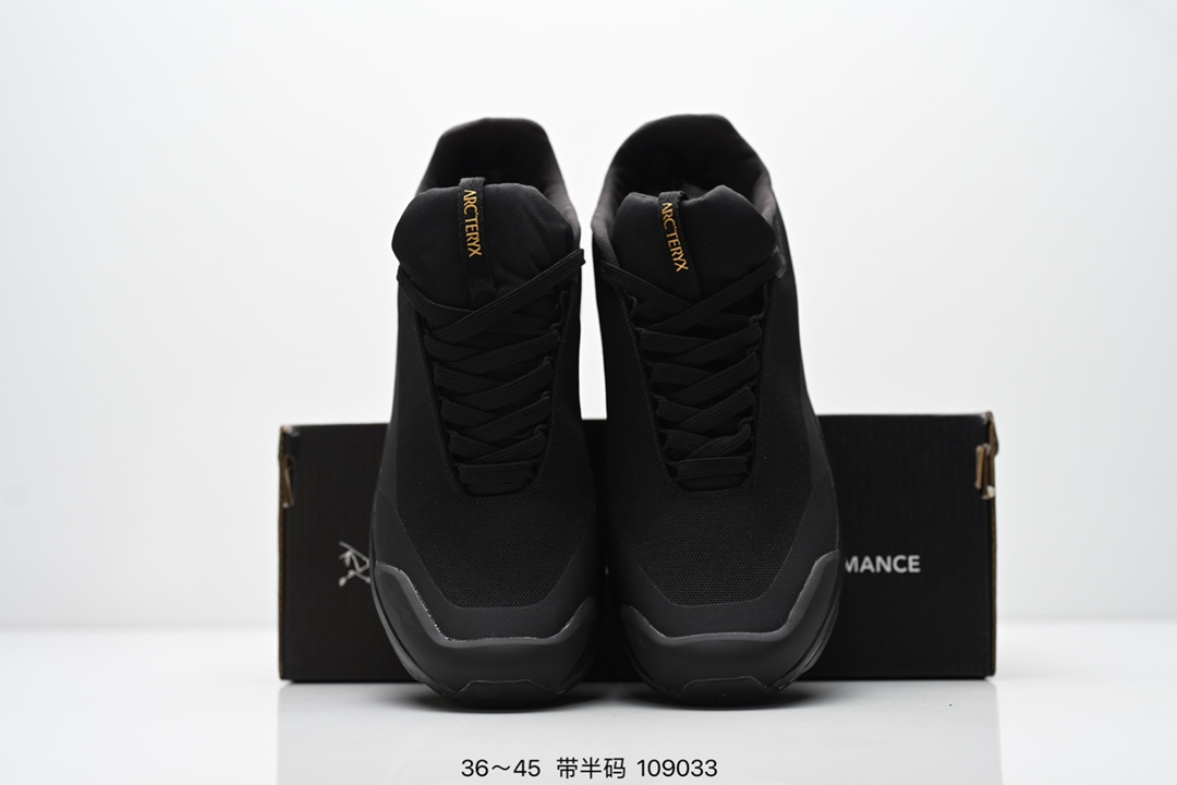 💰205
Arcteryx始祖鸟 NORVAN LD 3GTX 覆盖防水 低帮户外登山徒步鞋
特有的独立衬垫 穿着更合脚 带有Gore-Tex防水内衬 提供透气性和防风雨性能 同时内靴带有橡胶平底 与外靴分离后可单独作为营地鞋使用 鞋面为无缝层压拼接的4层结构 兼顾耐久和轻量 并提供足够的透气性 中底使用轻量的EVA泡沫制成 轻量柔软具有弹性 并吸收脚部作用力 Bora系列的Vibram大底通过不同模块的组合 使其具备了较好的支撑性和抓地力 在脚跟部位特别设计了Y型突起结构,稳定脚部动作 提升制动功能 适合徒步 登山等户外活动
尺码:36~45半
ID:109033