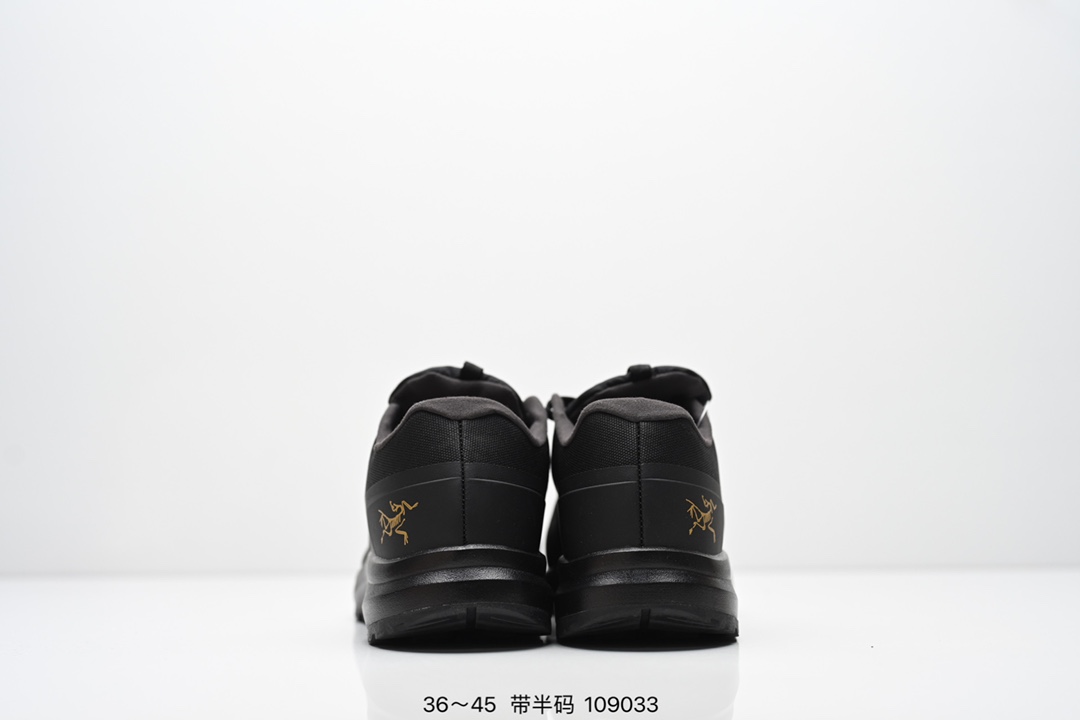 💰205
Arcteryx始祖鸟 NORVAN LD 3GTX 覆盖防水 低帮户外登山徒步鞋
特有的独立衬垫 穿着更合脚 带有Gore-Tex防水内衬 提供透气性和防风雨性能 同时内靴带有橡胶平底 与外靴分离后可单独作为营地鞋使用 鞋面为无缝层压拼接的4层结构 兼顾耐久和轻量 并提供足够的透气性 中底使用轻量的EVA泡沫制成 轻量柔软具有弹性 并吸收脚部作用力 Bora系列的Vibram大底通过不同模块的组合 使其具备了较好的支撑性和抓地力 在脚跟部位特别设计了Y型突起结构,稳定脚部动作 提升制动功能 适合徒步 登山等户外活动
尺码:36~45半
ID:109033