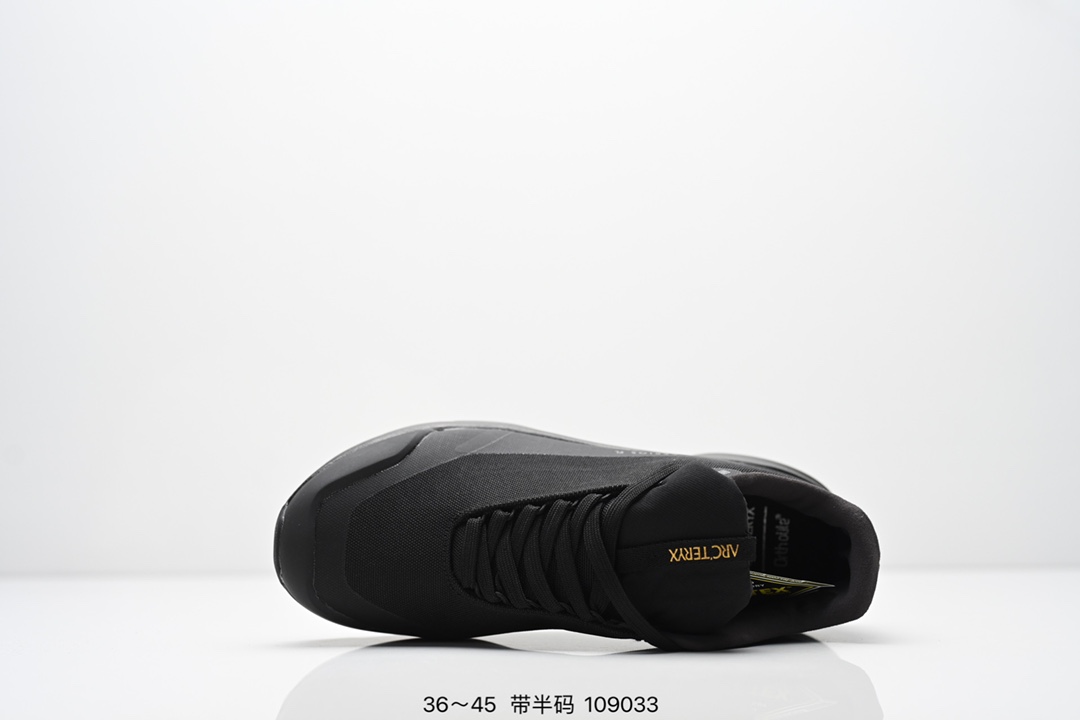 💰205
Arcteryx始祖鸟 NORVAN LD 3GTX 覆盖防水 低帮户外登山徒步鞋
特有的独立衬垫 穿着更合脚 带有Gore-Tex防水内衬 提供透气性和防风雨性能 同时内靴带有橡胶平底 与外靴分离后可单独作为营地鞋使用 鞋面为无缝层压拼接的4层结构 兼顾耐久和轻量 并提供足够的透气性 中底使用轻量的EVA泡沫制成 轻量柔软具有弹性 并吸收脚部作用力 Bora系列的Vibram大底通过不同模块的组合 使其具备了较好的支撑性和抓地力 在脚跟部位特别设计了Y型突起结构,稳定脚部动作 提升制动功能 适合徒步 登山等户外活动
尺码:36~45半
ID:109033