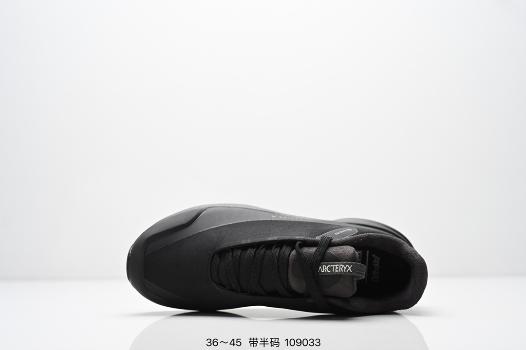💰205
Arcteryx始祖鸟 NORVAN LD 3GTX 覆盖防水 低帮户外登山徒步鞋
特有的独立衬垫 穿着更合脚 带有Gore-Tex防水内衬 提供透气性和防风雨性能 同时内靴带有橡胶平底 与外靴分离后可单独作为营地鞋使用 鞋面为无缝层压拼接的4层结构 兼顾耐久和轻量 并提供足够的透气性 中底使用轻量的EVA泡沫制成 轻量柔软具有弹性 并吸收脚部作用力 Bora系列的Vibram大底通过不同模块的组合 使其具备了较好的支撑性和抓地力 在脚跟部位特别设计了Y型突起结构,稳定脚部动作 提升制动功能 适合徒步 登山等户外活动
尺码:36~45半
ID:109033