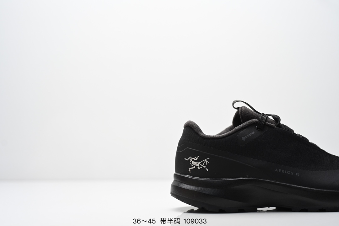 💰205
Arcteryx始祖鸟 NORVAN LD 3GTX 覆盖防水 低帮户外登山徒步鞋
特有的独立衬垫 穿着更合脚 带有Gore-Tex防水内衬 提供透气性和防风雨性能 同时内靴带有橡胶平底 与外靴分离后可单独作为营地鞋使用 鞋面为无缝层压拼接的4层结构 兼顾耐久和轻量 并提供足够的透气性 中底使用轻量的EVA泡沫制成 轻量柔软具有弹性 并吸收脚部作用力 Bora系列的Vibram大底通过不同模块的组合 使其具备了较好的支撑性和抓地力 在脚跟部位特别设计了Y型突起结构,稳定脚部动作 提升制动功能 适合徒步 登山等户外活动
尺码:36~45半
ID:109033