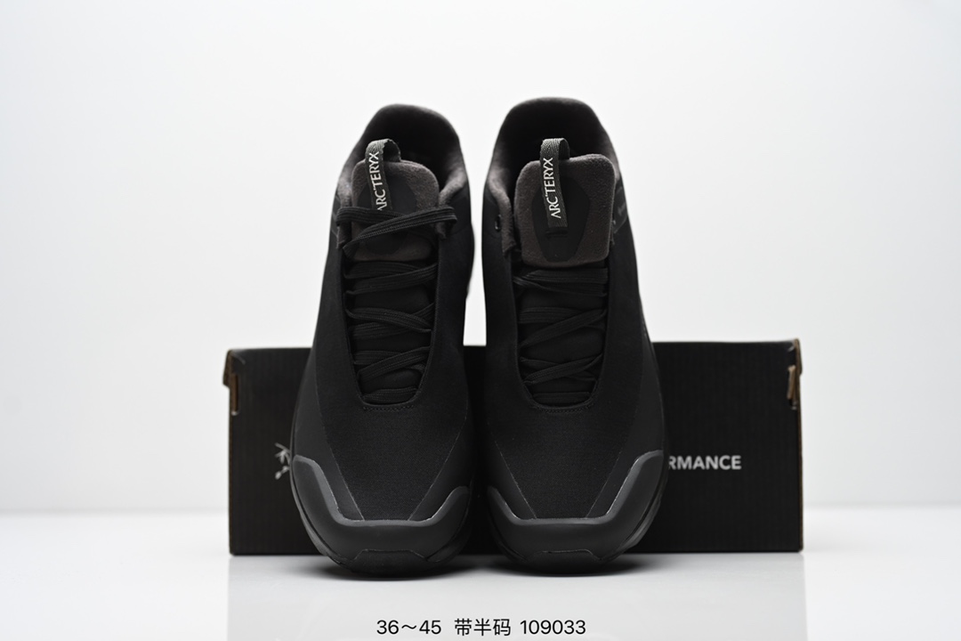 💰205
Arcteryx始祖鸟 NORVAN LD 3GTX 覆盖防水 低帮户外登山徒步鞋
特有的独立衬垫 穿着更合脚 带有Gore-Tex防水内衬 提供透气性和防风雨性能 同时内靴带有橡胶平底 与外靴分离后可单独作为营地鞋使用 鞋面为无缝层压拼接的4层结构 兼顾耐久和轻量 并提供足够的透气性 中底使用轻量的EVA泡沫制成 轻量柔软具有弹性 并吸收脚部作用力 Bora系列的Vibram大底通过不同模块的组合 使其具备了较好的支撑性和抓地力 在脚跟部位特别设计了Y型突起结构,稳定脚部动作 提升制动功能 适合徒步 登山等户外活动
尺码:36~45半
ID:109033