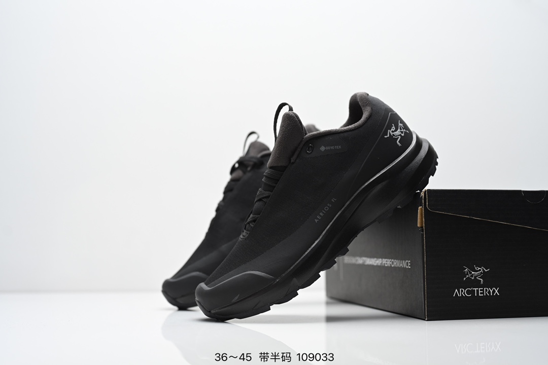 💰205
Arcteryx始祖鸟 NORVAN LD 3GTX 覆盖防水 低帮户外登山徒步鞋
特有的独立衬垫 穿着更合脚 带有Gore-Tex防水内衬 提供透气性和防风雨性能 同时内靴带有橡胶平底 与外靴分离后可单独作为营地鞋使用 鞋面为无缝层压拼接的4层结构 兼顾耐久和轻量 并提供足够的透气性 中底使用轻量的EVA泡沫制成 轻量柔软具有弹性 并吸收脚部作用力 Bora系列的Vibram大底通过不同模块的组合 使其具备了较好的支撑性和抓地力 在脚跟部位特别设计了Y型突起结构,稳定脚部动作 提升制动功能 适合徒步 登山等户外活动
尺码:36~45半
ID:109033