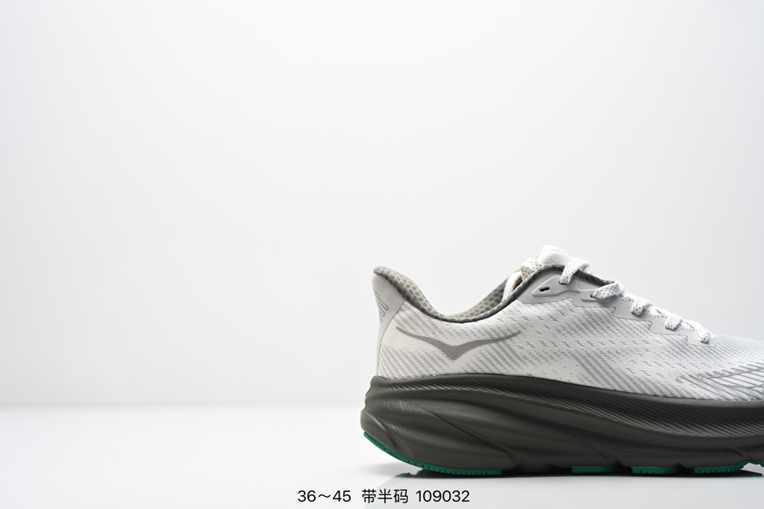 💰200
小红书推荐HOKA M CLIFTON 9 全新配色 这个品牌来自于新西兰的毛利语，HOKA表示大地，ONE ONE表示飞越，连起来就是飞越地平线，ONE ONE不是读作“万万”，正确读法是“欧尼欧尼”。 HOKA在超厚中底方面的积累，让它跑在了其他厂商的前面，推出的跑鞋以缓震和轻量的优势，得到,众多跑者的青睐
货号:1132210 / HMBC
尺码:36 36.5 37.5 38 38.5 39 40 40.5 41 42 42.5 43 44 45
ID:109032