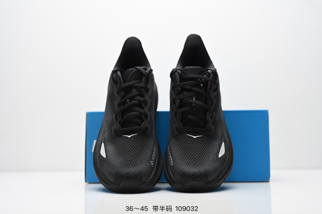💰200
小红书推荐HOKA M CLIFTON 9 全新配色 这个品牌来自于新西兰的毛利语，HOKA表示大地，ONE ONE表示飞越，连起来就是飞越地平线，ONE ONE不是读作“万万”，正确读法是“欧尼欧尼”。 HOKA在超厚中底方面的积累，让它跑在了其他厂商的前面，推出的跑鞋以缓震和轻量的优势，得到,众多跑者的青睐
货号:1132210 / HMBC
尺码:36 36.5 37.5 38 38.5 39 40 40.5 41 42 42.5 43 44 45
ID:109032