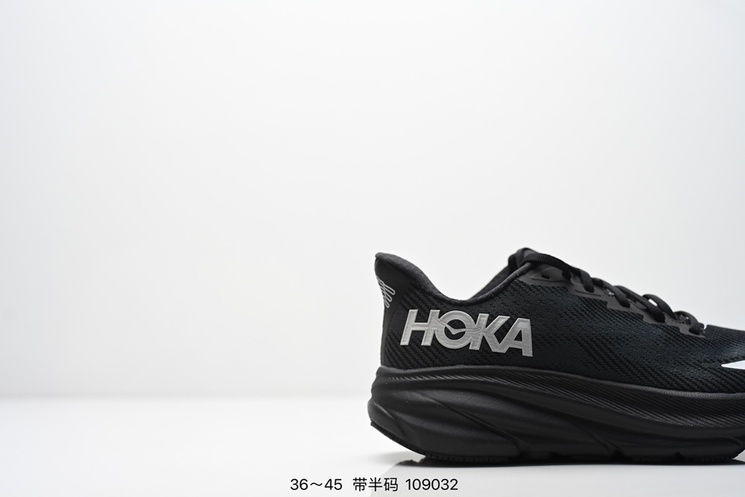 💰200
小红书推荐HOKA M CLIFTON 9 全新配色 这个品牌来自于新西兰的毛利语，HOKA表示大地，ONE ONE表示飞越，连起来就是飞越地平线，ONE ONE不是读作“万万”，正确读法是“欧尼欧尼”。 HOKA在超厚中底方面的积累，让它跑在了其他厂商的前面，推出的跑鞋以缓震和轻量的优势，得到,众多跑者的青睐
货号:1132210 / HMBC
尺码:36 36.5 37.5 38 38.5 39 40 40.5 41 42 42.5 43 44 45
ID:109032