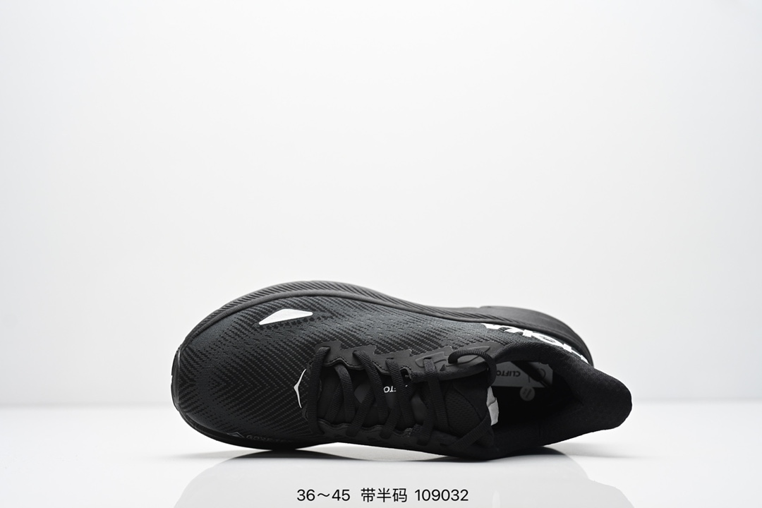 💰200
小红书推荐HOKA M CLIFTON 9 全新配色 这个品牌来自于新西兰的毛利语，HOKA表示大地，ONE ONE表示飞越，连起来就是飞越地平线，ONE ONE不是读作“万万”，正确读法是“欧尼欧尼”。 HOKA在超厚中底方面的积累，让它跑在了其他厂商的前面，推出的跑鞋以缓震和轻量的优势，得到,众多跑者的青睐
货号:1132210 / HMBC
尺码:36 36.5 37.5 38 38.5 39 40 40.5 41 42 42.5 43 44 45
ID:109032