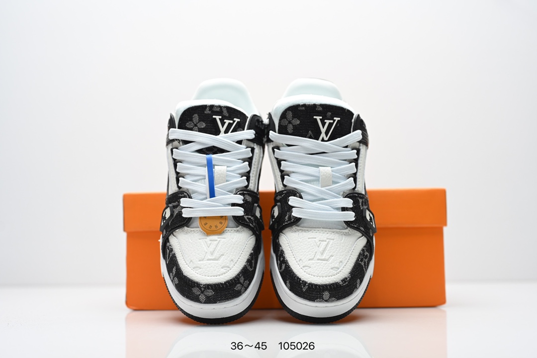 💰170
Louis Vuitton Trainer Sneaker 路易威登低帮休闲鞋 艺术总监 Virgil Abloh 设计的路易威登手写标识则于侧面彰显品牌格调. 经典老花 牛皮材质 Size:36-45码                  
编码：105026