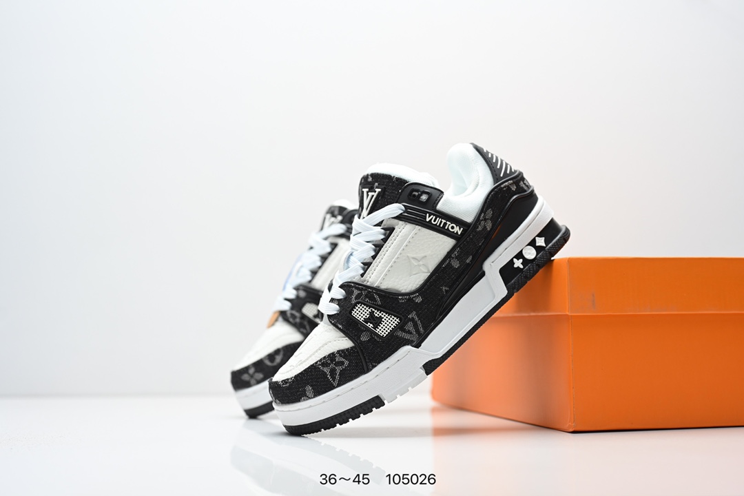 💰170
Louis Vuitton Trainer Sneaker 路易威登低帮休闲鞋 艺术总监 Virgil Abloh 设计的路易威登手写标识则于侧面彰显品牌格调. 经典老花 牛皮材质 Size:36-45码                  
编码：105026