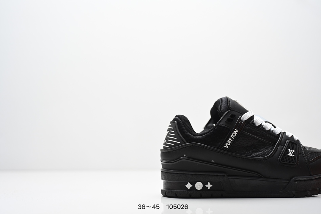 💰170
Louis Vuitton Trainer Sneaker 路易威登低帮休闲鞋 艺术总监 Virgil Abloh 设计的路易威登手写标识则于侧面彰显品牌格调. 经典老花 牛皮材质 Size:36-45码                  
编码：105026