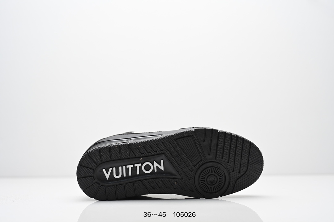 💰170
Louis Vuitton Trainer Sneaker 路易威登低帮休闲鞋 艺术总监 Virgil Abloh 设计的路易威登手写标识则于侧面彰显品牌格调. 经典老花 牛皮材质 Size:36-45码                  
编码：105026
