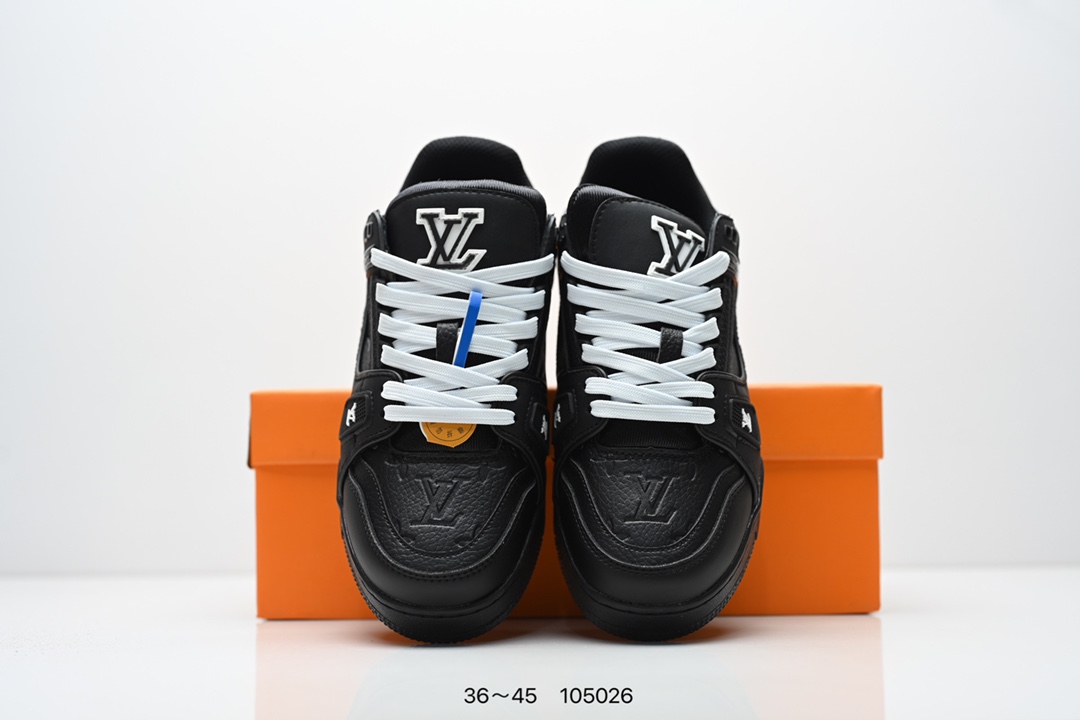 💰170
Louis Vuitton Trainer Sneaker 路易威登低帮休闲鞋 艺术总监 Virgil Abloh 设计的路易威登手写标识则于侧面彰显品牌格调. 经典老花 牛皮材质 Size:36-45码                  
编码：105026