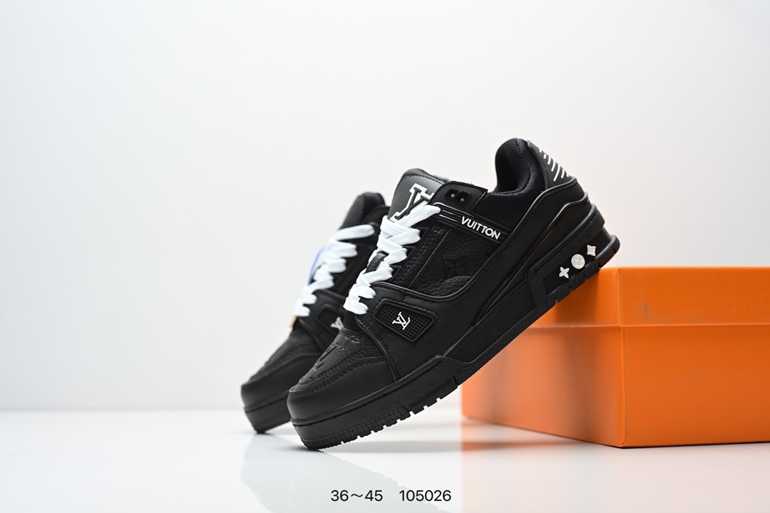 💰170
Louis Vuitton Trainer Sneaker 路易威登低帮休闲鞋 艺术总监 Virgil Abloh 设计的路易威登手写标识则于侧面彰显品牌格调. 经典老花 牛皮材质 Size:36-45码                  
编码：105026