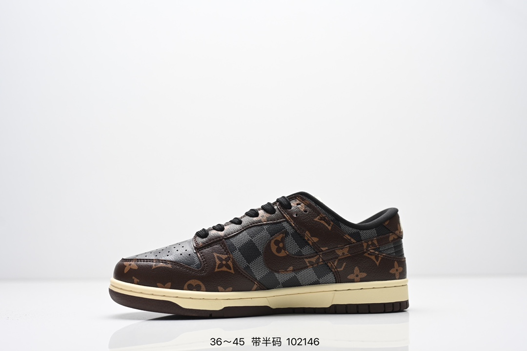 💰270
NK Dunk Low Retro “DIY高端定制”
低帮休闲运动板鞋
原装头层材料 用料绝不含糊 独家版型蒸餾加工帶來的是更好的视觉和脚感体验 清洁度 电绣工艺 皮料切割干净无任何毛边 细节完美
货号:SC0601
尺码:36 36.5 37.5 38 38.5 39 40 40.5 41 42 42.5 43 44 45 
ID:102146