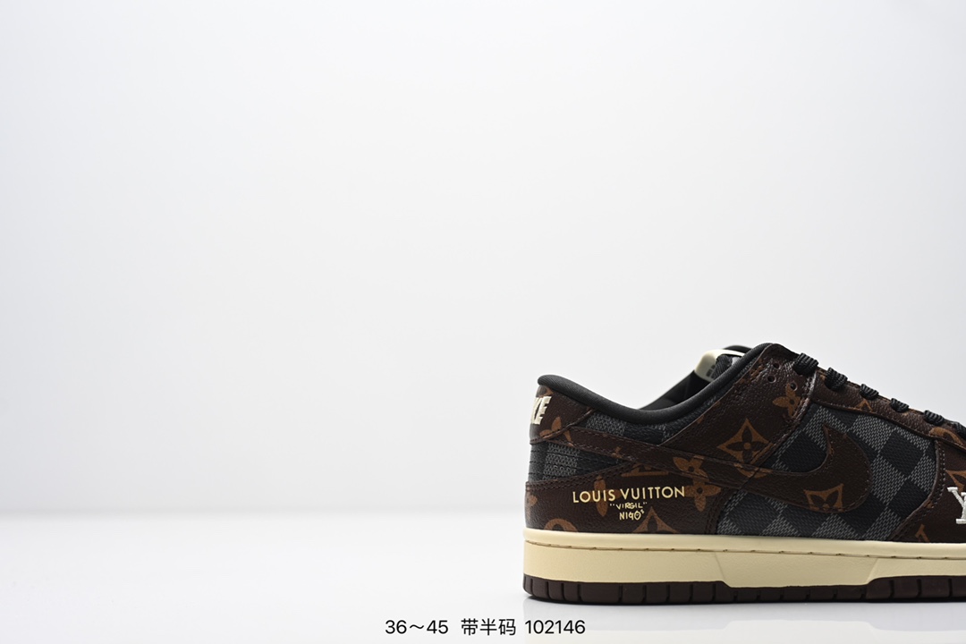 💰270
NK Dunk Low Retro “DIY高端定制”
低帮休闲运动板鞋
原装头层材料 用料绝不含糊 独家版型蒸餾加工帶來的是更好的视觉和脚感体验 清洁度 电绣工艺 皮料切割干净无任何毛边 细节完美
货号:SC0601
尺码:36 36.5 37.5 38 38.5 39 40 40.5 41 42 42.5 43 44 45 
ID:102146