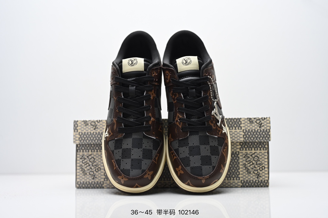 💰270
NK Dunk Low Retro “DIY高端定制”
低帮休闲运动板鞋
原装头层材料 用料绝不含糊 独家版型蒸餾加工帶來的是更好的视觉和脚感体验 清洁度 电绣工艺 皮料切割干净无任何毛边 细节完美
货号:SC0601
尺码:36 36.5 37.5 38 38.5 39 40 40.5 41 42 42.5 43 44 45 
ID:102146