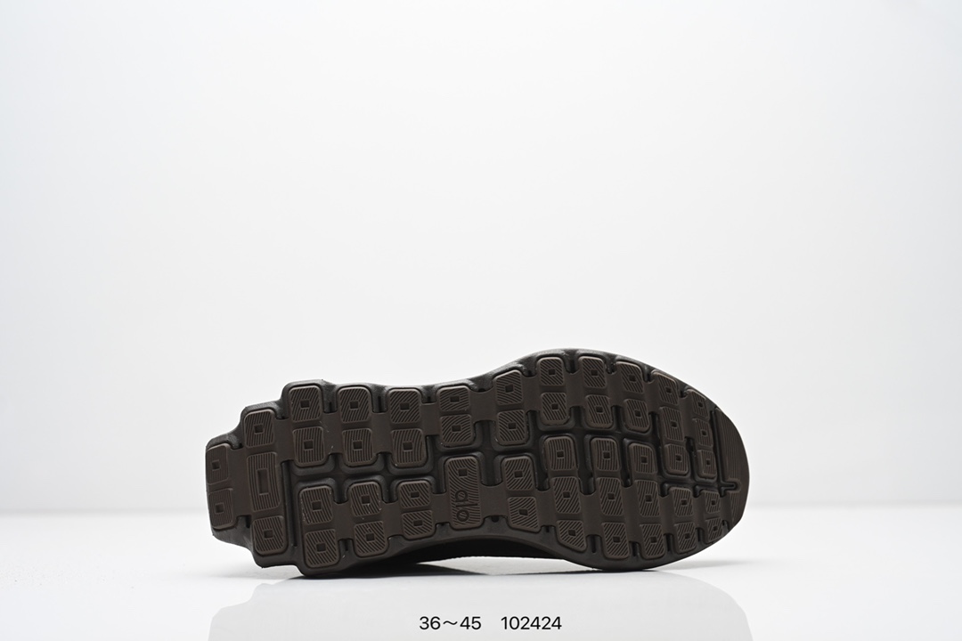 💰160
ALO YOGA RECOVERY MODE 舒适简约小白鞋 防滑耐磨 低帮 运动跑步鞋 男女同款老爹鞋 明星圈很火的alo🤍真的很贵气 质感一绝 鞋垫有一点厚度 小个子秒增高 4-5cm🤩这鞋轻便柔软，日常通勤逛街完全没问题。📢📢📢虽小众 但优雅‼️ Alo 小白鞋🤍🤎一只鞋就有7个Alo品牌的logo（鞋底、鞋侧、鞋舌、鞋跟、鞋垫和鞋底），鞋底有一圈咖啡色点缀的橡胶底，鞋垫巨厚，起码增高3、4厘米，还附赠一副纯白鞋带。#你永远可以相信小白鞋  #Alo瑜伽裤  #我的球鞋日记  #甜出圈的心动好鞋  #得物开新橱窗 ￼alo yoga  #alo女孩  ㅤ#aloyoga  ㅤ#增高小白鞋  #高颜值增高  #aloyoga新品  ㅤ

尺码:  36-45
编码:  102424