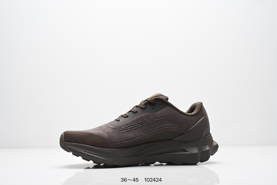 💰160
ALO YOGA RECOVERY MODE 舒适简约小白鞋 防滑耐磨 低帮 运动跑步鞋 男女同款老爹鞋 明星圈很火的alo🤍真的很贵气 质感一绝 鞋垫有一点厚度 小个子秒增高 4-5cm🤩这鞋轻便柔软，日常通勤逛街完全没问题。📢📢📢虽小众 但优雅‼️ Alo 小白鞋🤍🤎一只鞋就有7个Alo品牌的logo（鞋底、鞋侧、鞋舌、鞋跟、鞋垫和鞋底），鞋底有一圈咖啡色点缀的橡胶底，鞋垫巨厚，起码增高3、4厘米，还附赠一副纯白鞋带。#你永远可以相信小白鞋  #Alo瑜伽裤  #我的球鞋日记  #甜出圈的心动好鞋  #得物开新橱窗 ￼alo yoga  #alo女孩  ㅤ#aloyoga  ㅤ#增高小白鞋  #高颜值增高  #aloyoga新品  ㅤ

尺码:  36-45
编码:  102424