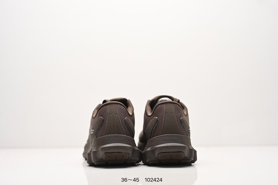 💰160
ALO YOGA RECOVERY MODE 舒适简约小白鞋 防滑耐磨 低帮 运动跑步鞋 男女同款老爹鞋 明星圈很火的alo🤍真的很贵气 质感一绝 鞋垫有一点厚度 小个子秒增高 4-5cm🤩这鞋轻便柔软，日常通勤逛街完全没问题。📢📢📢虽小众 但优雅‼️ Alo 小白鞋🤍🤎一只鞋就有7个Alo品牌的logo（鞋底、鞋侧、鞋舌、鞋跟、鞋垫和鞋底），鞋底有一圈咖啡色点缀的橡胶底，鞋垫巨厚，起码增高3、4厘米，还附赠一副纯白鞋带。#你永远可以相信小白鞋  #Alo瑜伽裤  #我的球鞋日记  #甜出圈的心动好鞋  #得物开新橱窗 ￼alo yoga  #alo女孩  ㅤ#aloyoga  ㅤ#增高小白鞋  #高颜值增高  #aloyoga新品  ㅤ

尺码:  36-45
编码:  102424